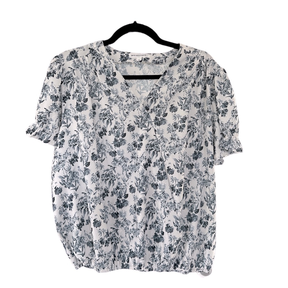 Mod boutique floral top